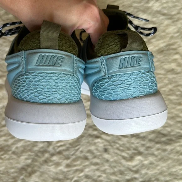 Nike Roshe Two SE Women EUC - Picture 5 of 15